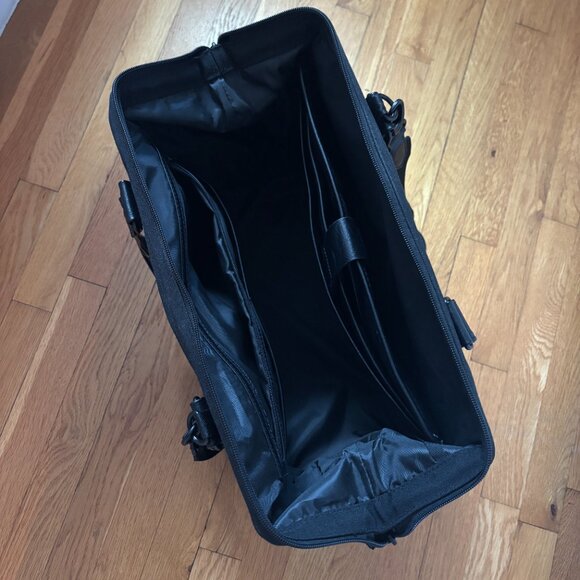 BÉIS The Weekender Bag – Black Travel Tote with Shoe Compartment - Picture 3 of 11